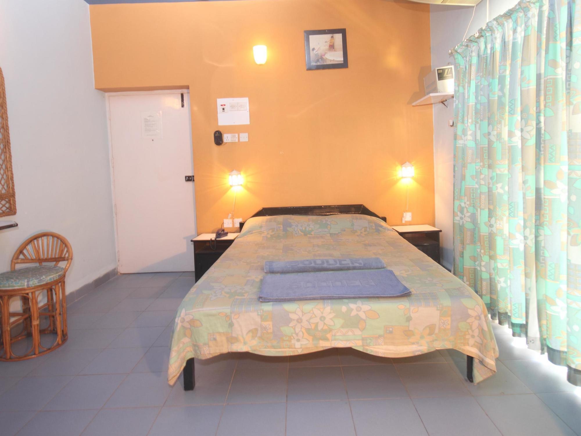 Sodders Renton Manor Hotel Arpora Kültér fotó